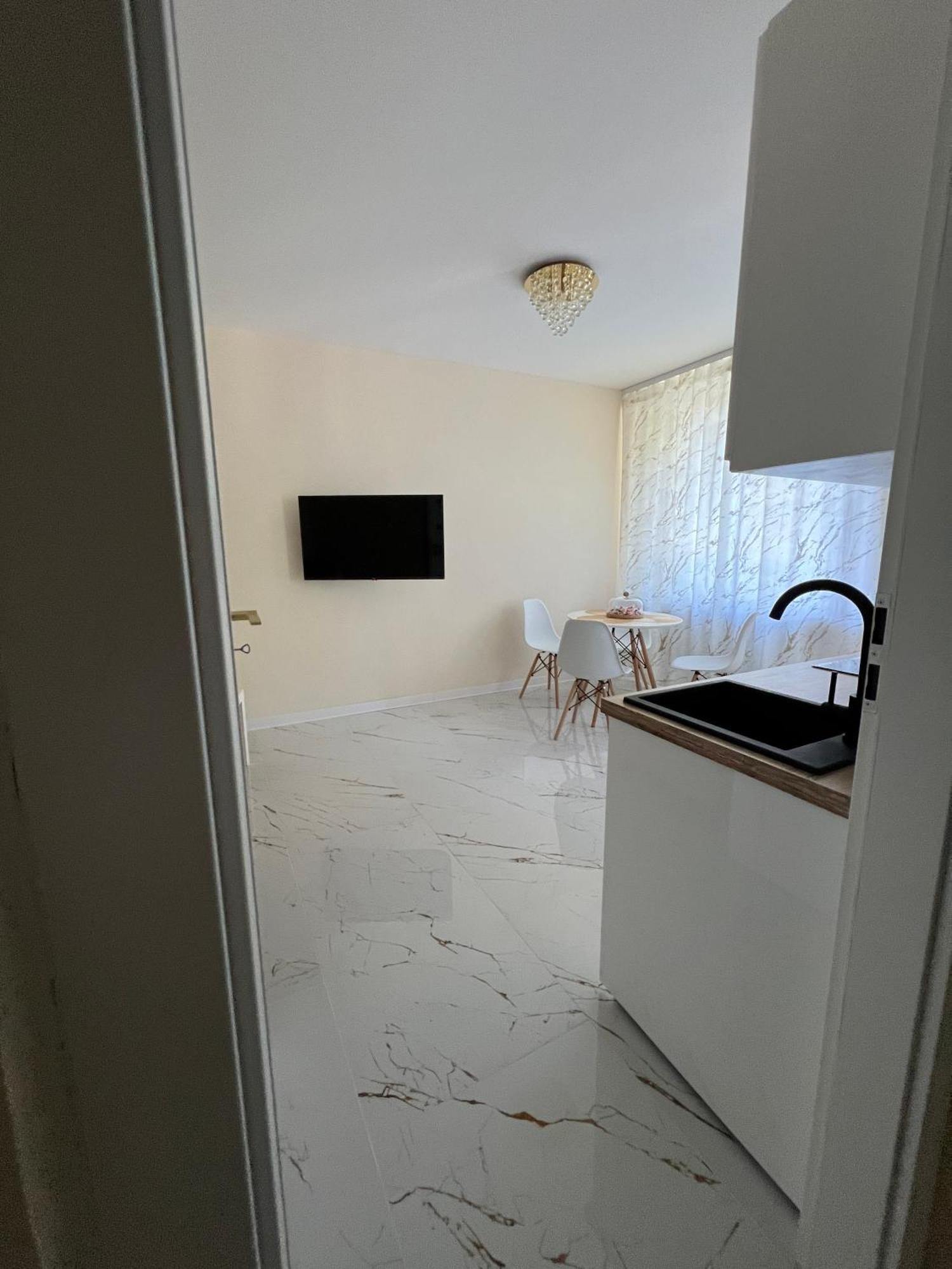 Nowe Luksusowe Apartamenty Manufaktura-Prywatny Na Wylacznosc-Wanna-Zamykany Ogrodzony Parking, Blok,Niskie Pietro-Cisza I Spokoj Lodź Bagian luar foto